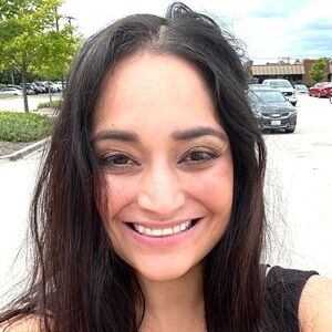 Meet your Posher, Nini